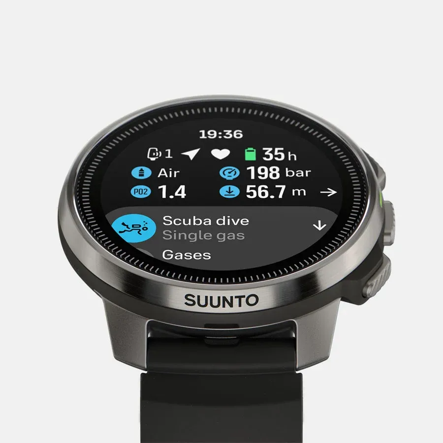 4-suunto-ocean-steel-black-ss050983000-front-tilt-scuba-prestart-en-1280x1280px.webp